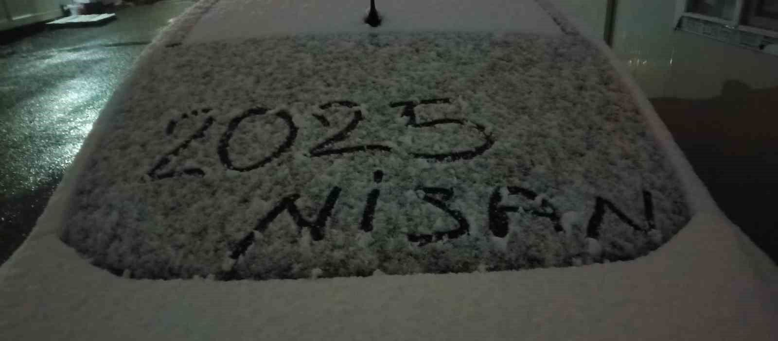 Adıyaman’ın Gölbaşı ve Besni ilçeleri beyaza büründü