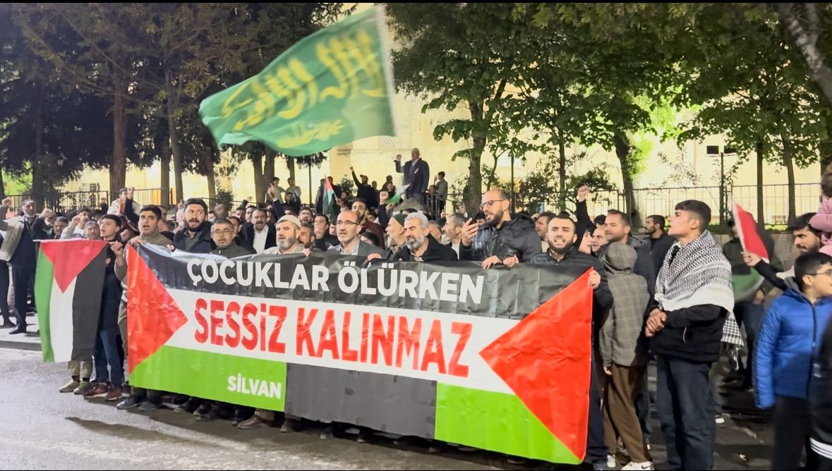 Silvan’da "Çocuklar ölürken, sessiz kalma" yürüyüşü düzenlendi