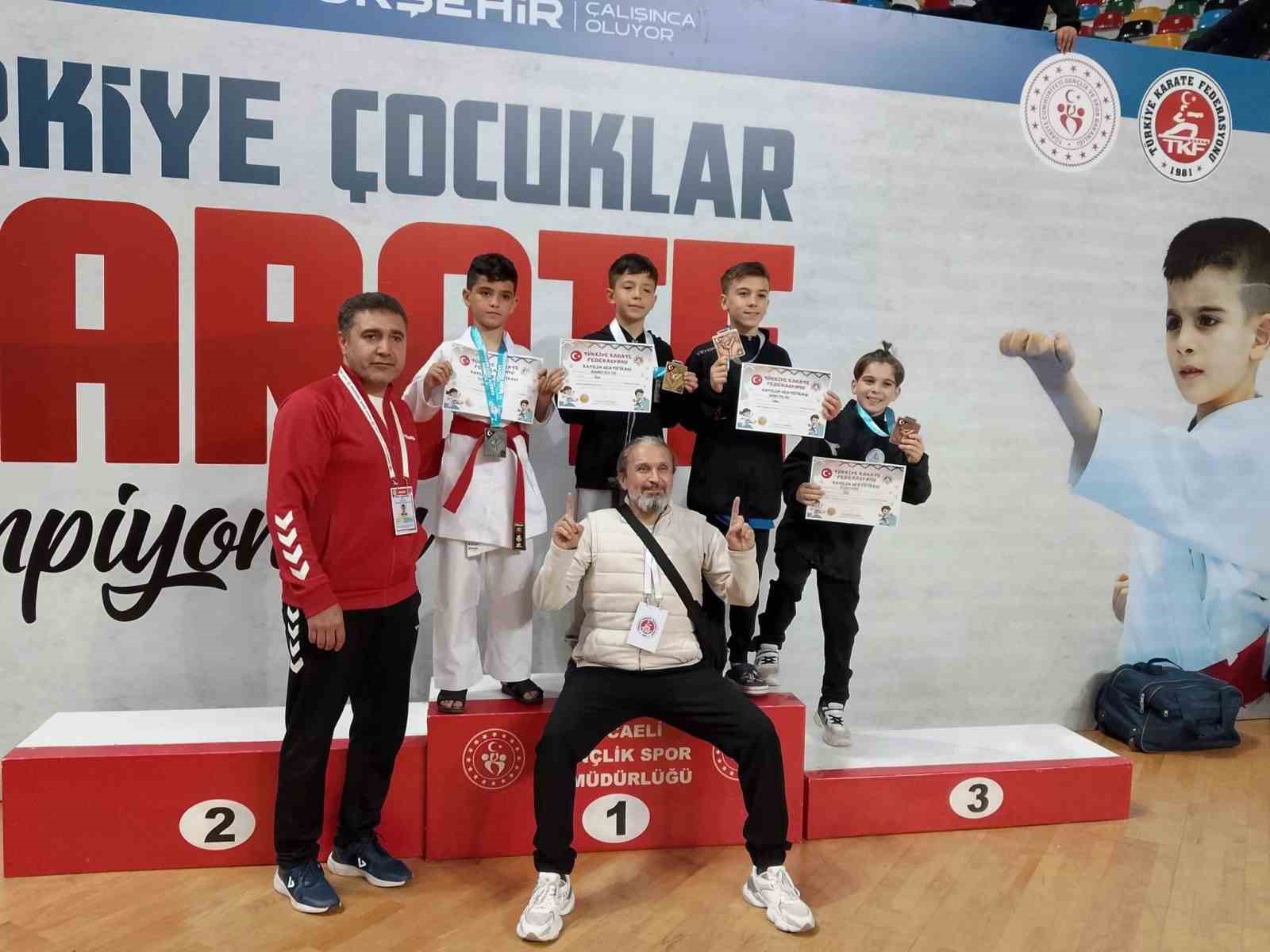 Körfezli 2 minik karateci Balkan şampiyonasına vize aldı