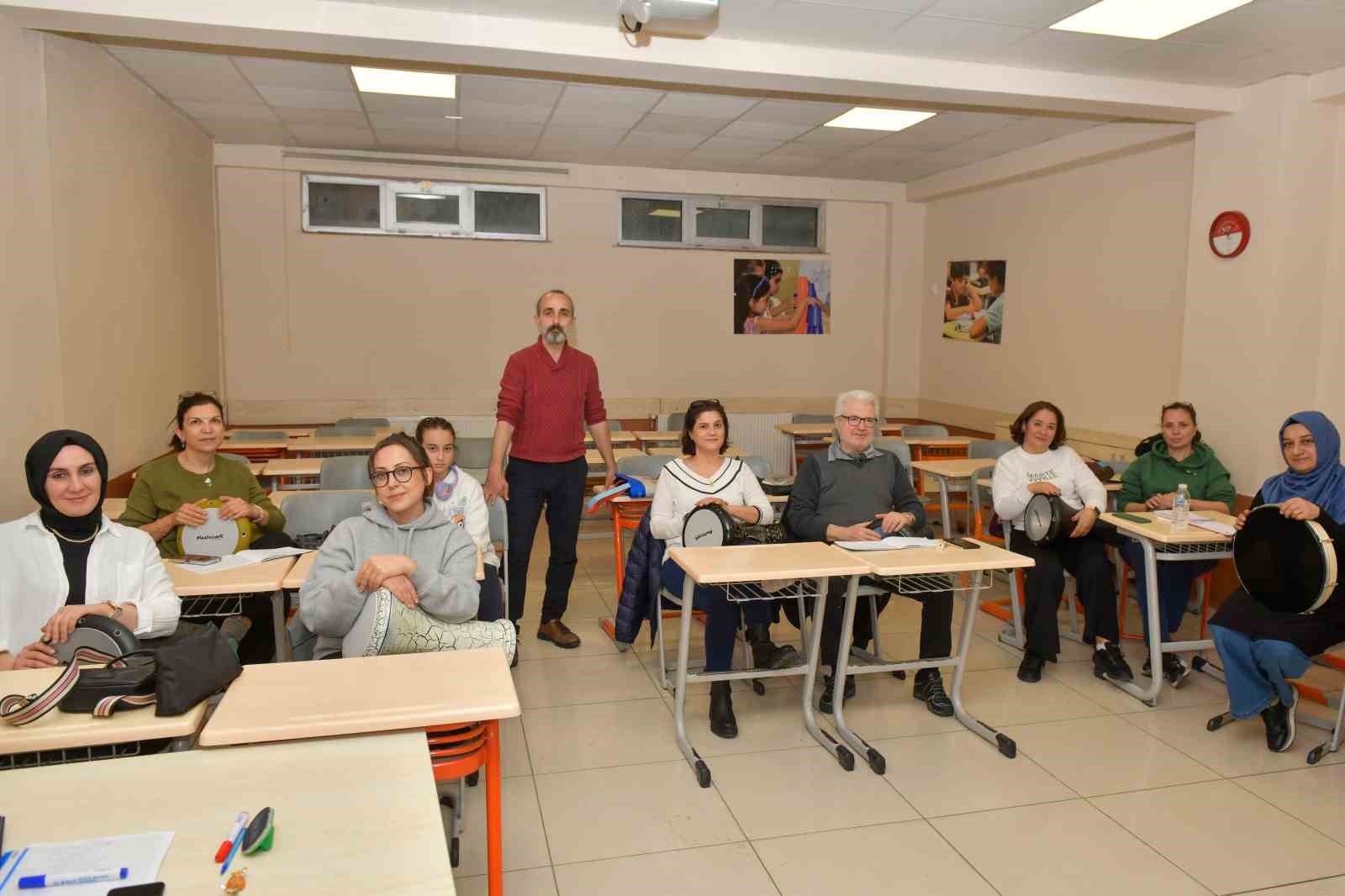 Esenyurtlulara 9 farklı branşta müzik eğitimi