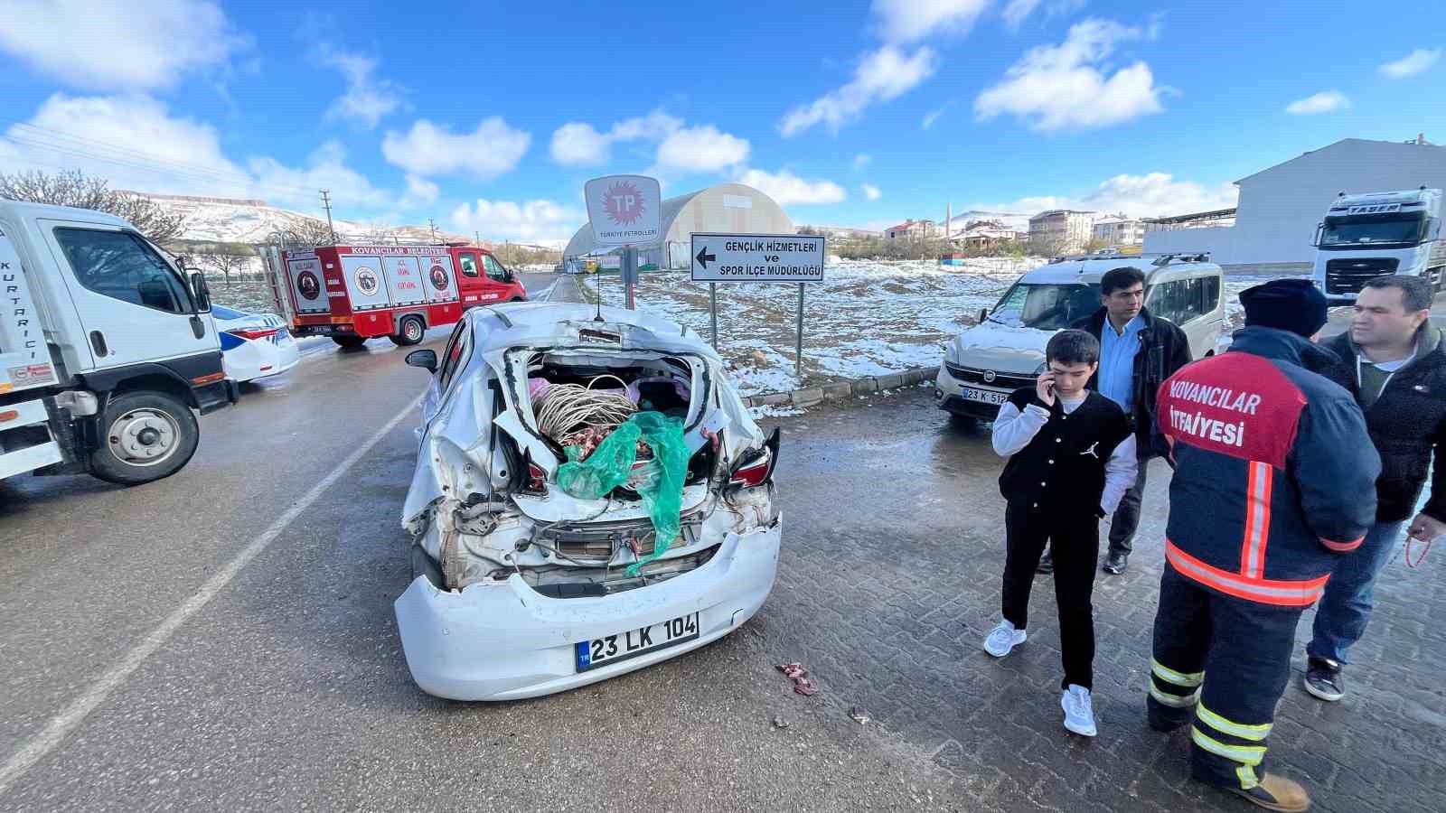 Elazığ’da greyder ile otomobil çarpıştı: 1 yaralı
