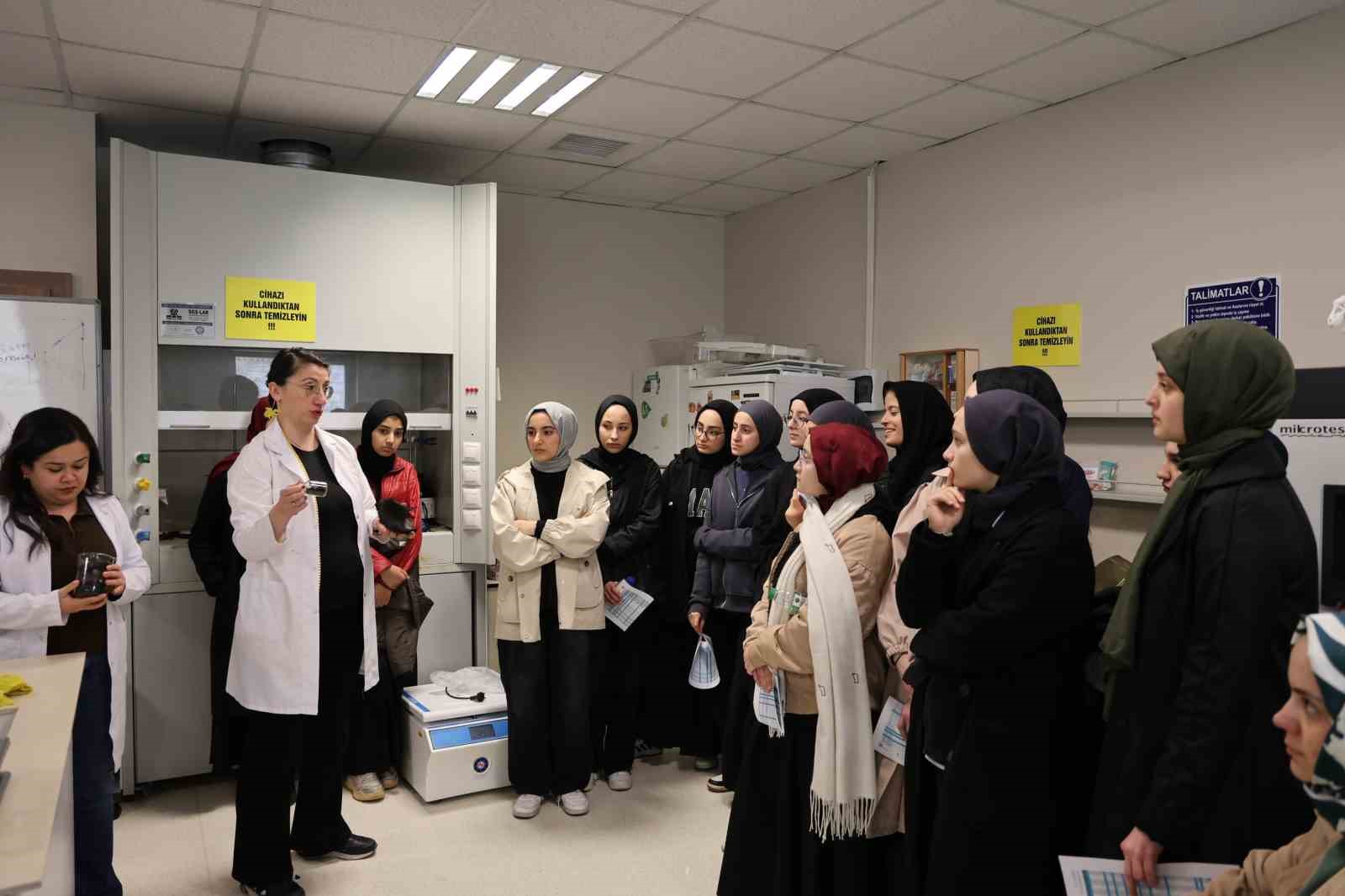 &Ouml;ğrencilerin gelecek planlarında yol g&ouml;sterici oldu
