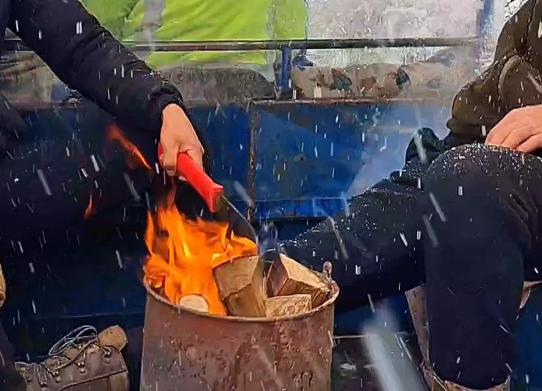 Erbaa&rsquo;da soğuk havalara karşı ilgin&ccedil; &ccedil;&ouml;z&uuml;m
