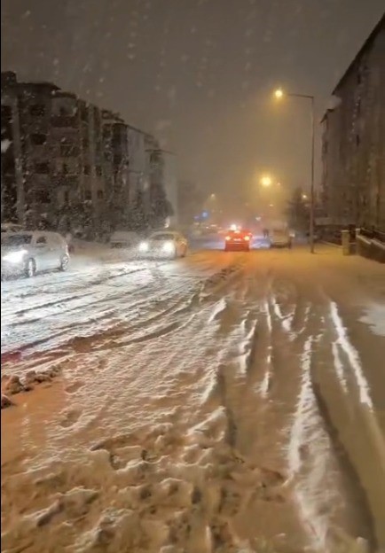 Kahramanmaraş’ın ilçelerinde nisan ayında kar çilesi