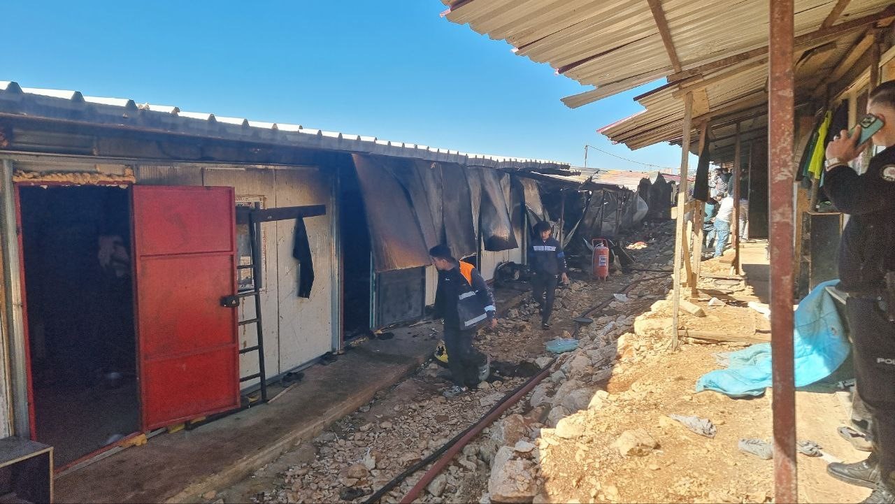 İşçilerinin kaldığı konteynerde yangın çıktı, korku dolu anlar yaşandı