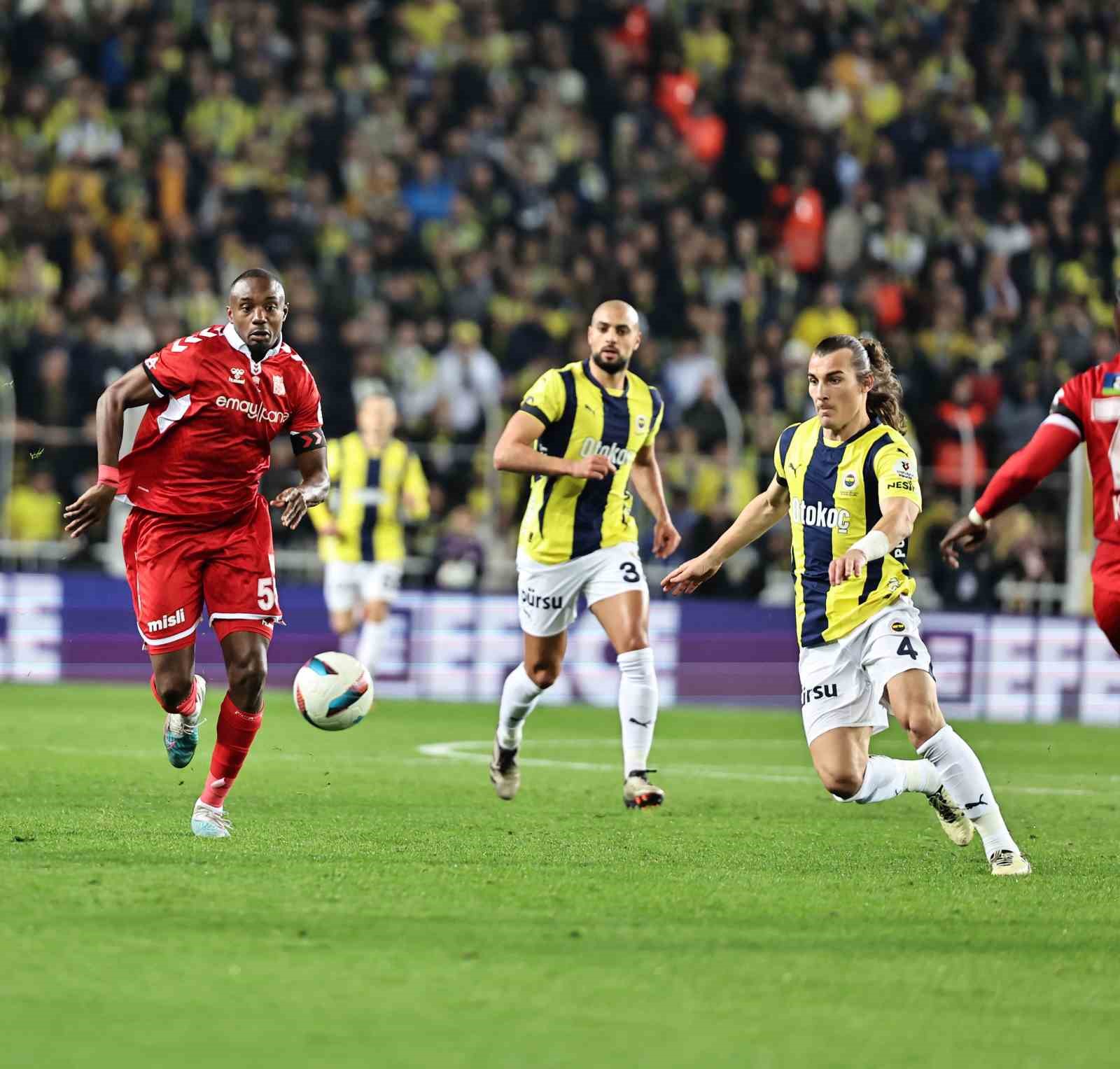 Sivasspor - Fenerbahçe maçları bol gollü geçiyor

