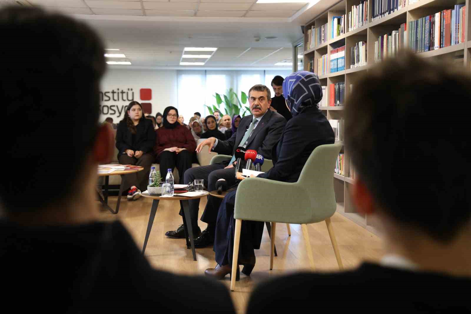 Milli Eğitim Bakanı Yusuf Tekin: "Müfredatımızı sık değiştirmeliyiz, yoksa çağı ıskalarız"
