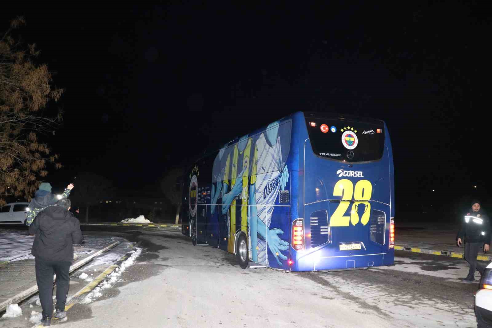 Fenerbahçe’ye Sivas’ta coşkulu karşılama