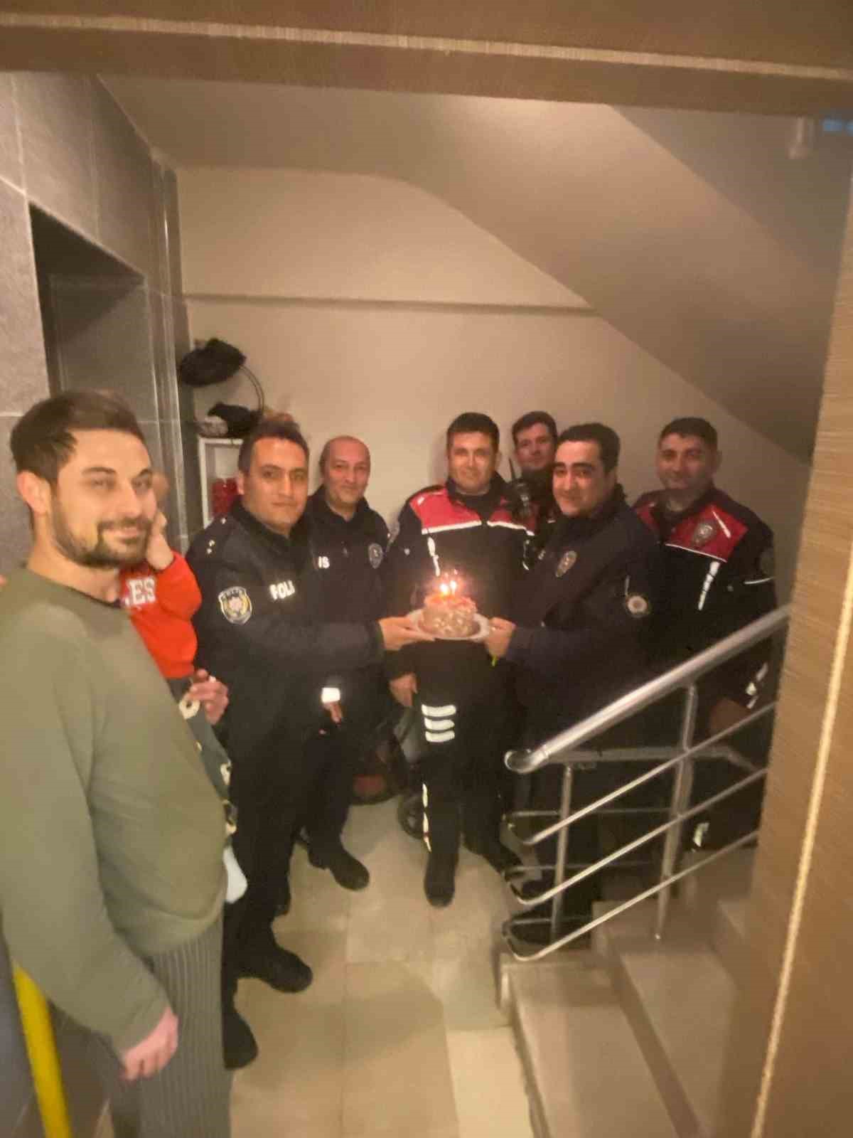 Burdur’da "kavga" ihbarına giden polis ekiplerine tatlı sürpriz
