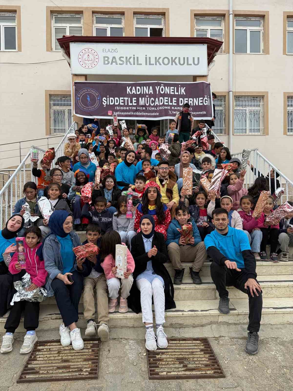 K&ouml;y okulundaki &ouml;ğrencilere s&uuml;rpriz
