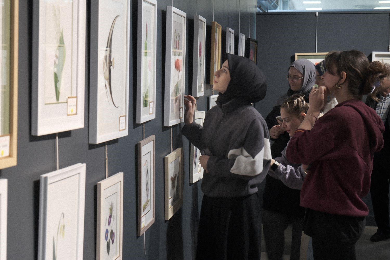 Renklerin ahenkle dans ettiği sergi