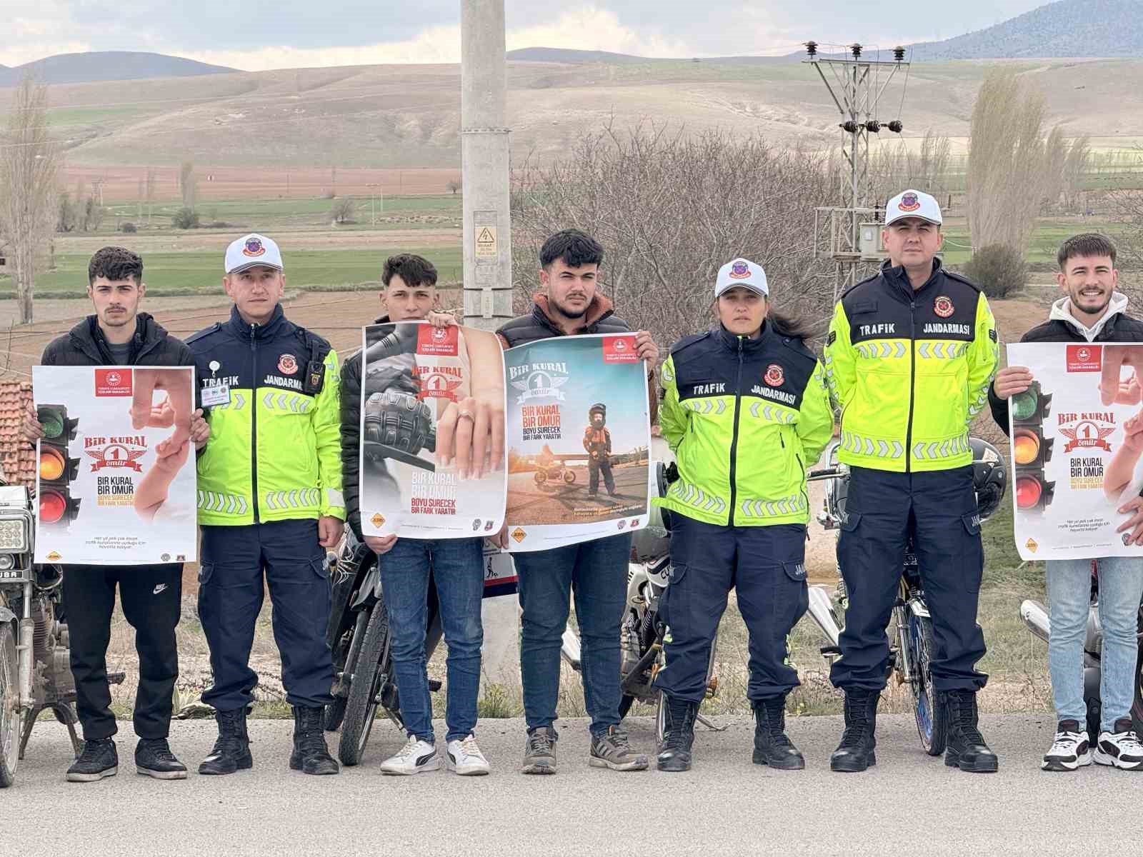 Motosiklet sürücülerine jandarmadan ‘1 kural bir ömür’ eğitimi