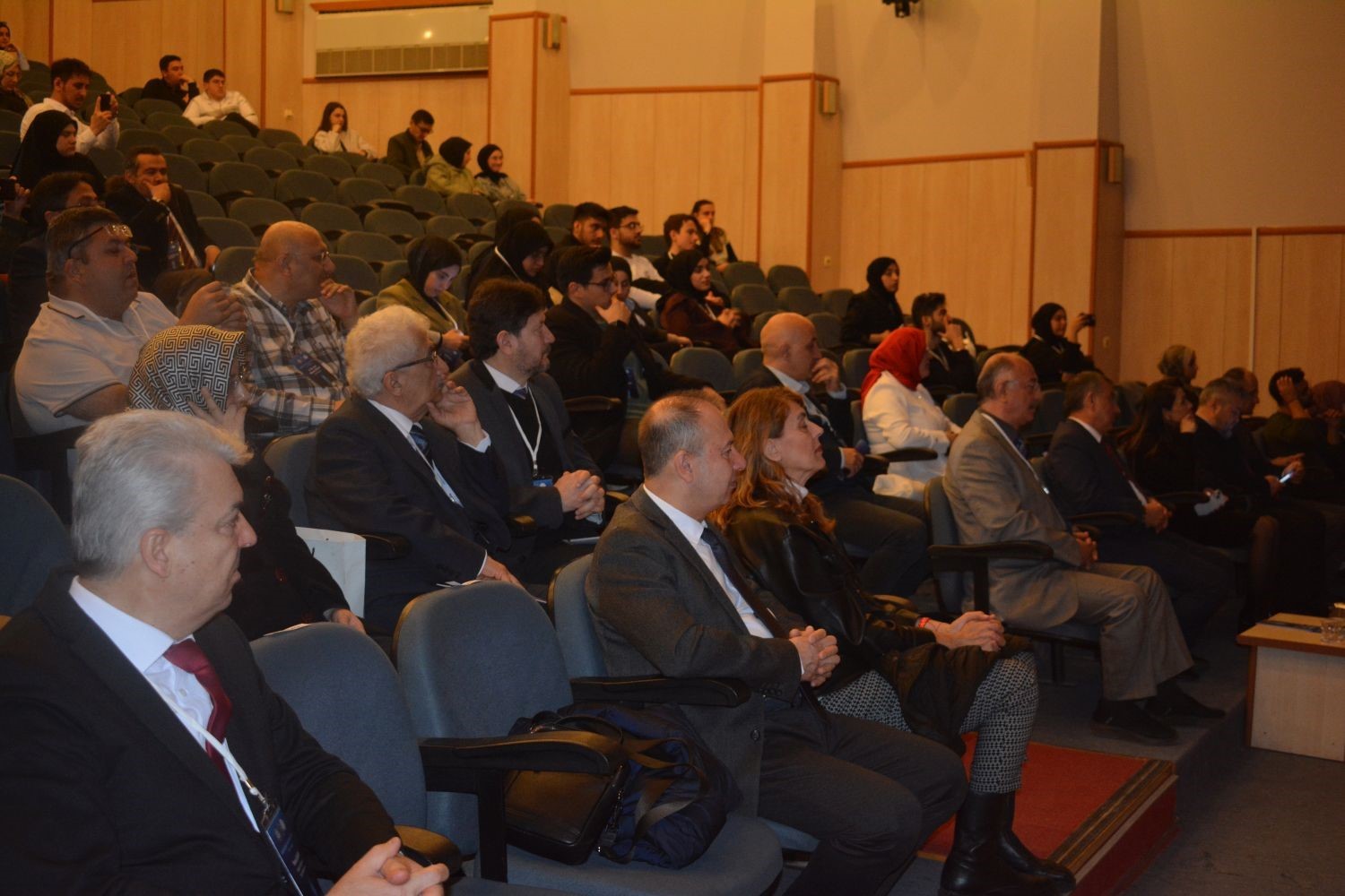 İzmir’de İlmî ve Kültürel Hayat sempozyumu başladı