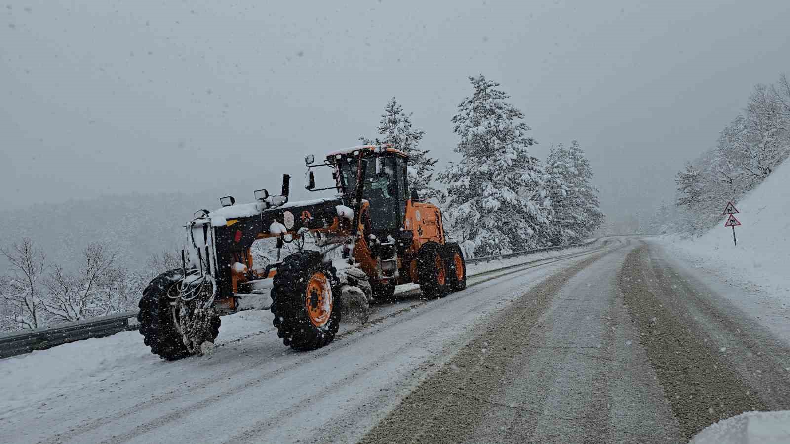 Karabük’te 85 köy yolu ulaşıma kapandı