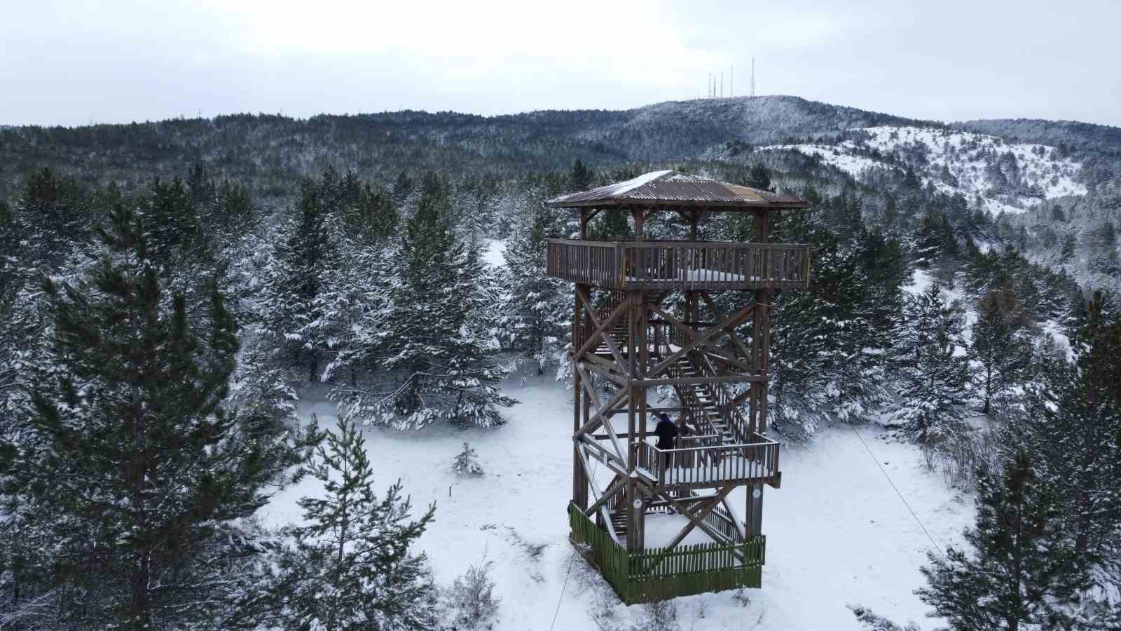 Nisan ayında yağan kar Türkiye’nin ilk milli parkını beyaza bürüdü