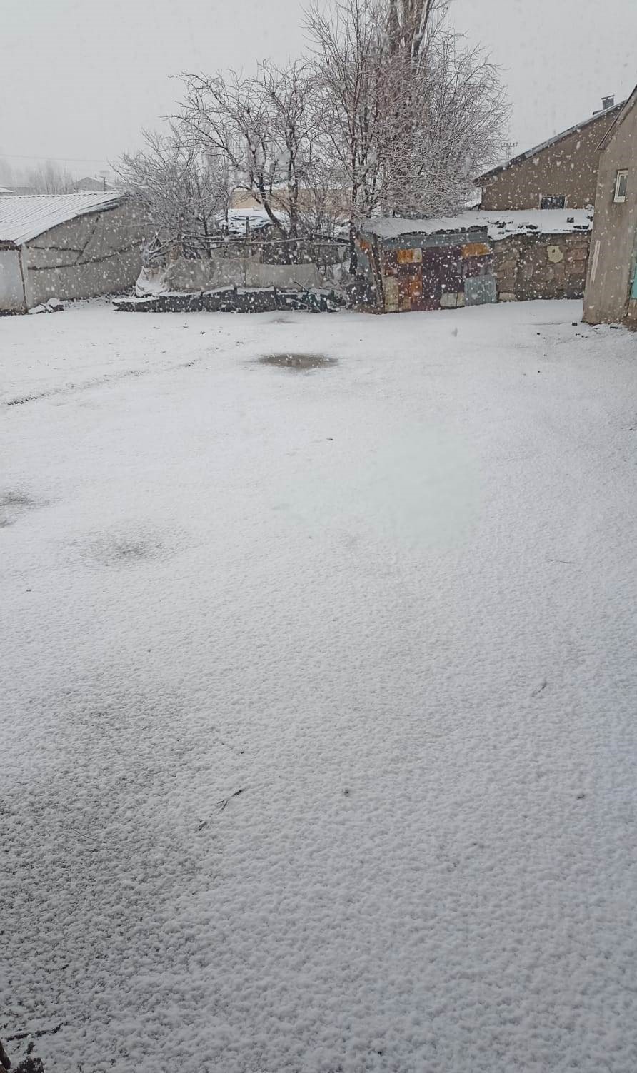 Bulanık’ta nisan karı şaşırttı