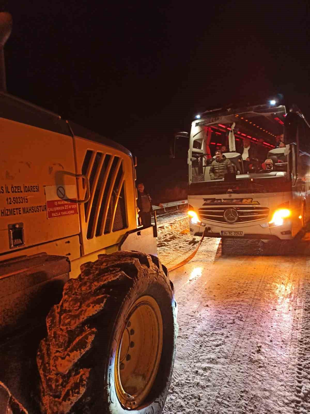 Kar ve soğuk ulaşımda aksamalara neden oldu