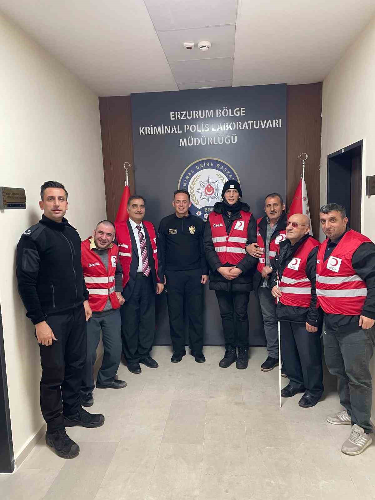 Erzurum Kızılay Engelliler Meclisi’nden polislere pasta sürprizi