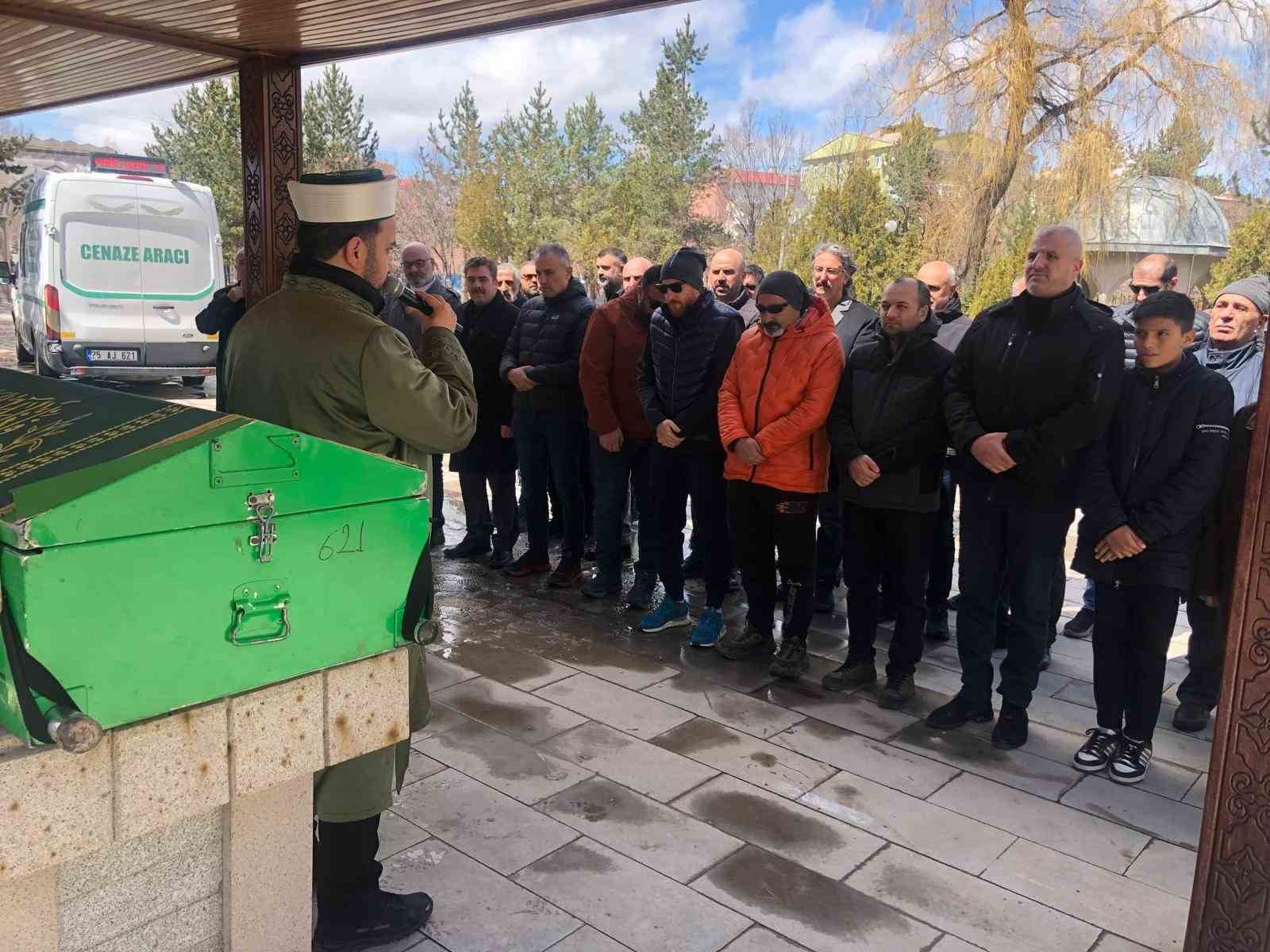 G&uuml;ven Uşun&rsquo;un anne acısı
