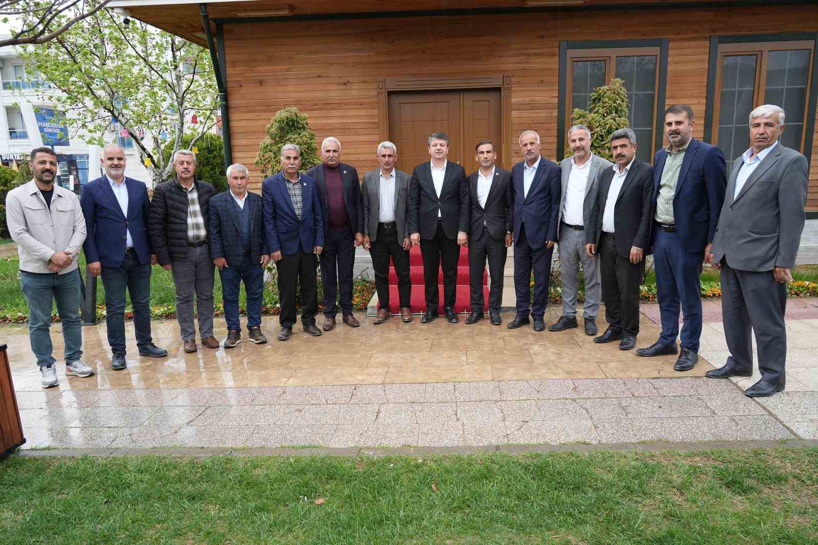 Başkan Tutdere&rsquo;ye yoğun ziyaret trafiği
