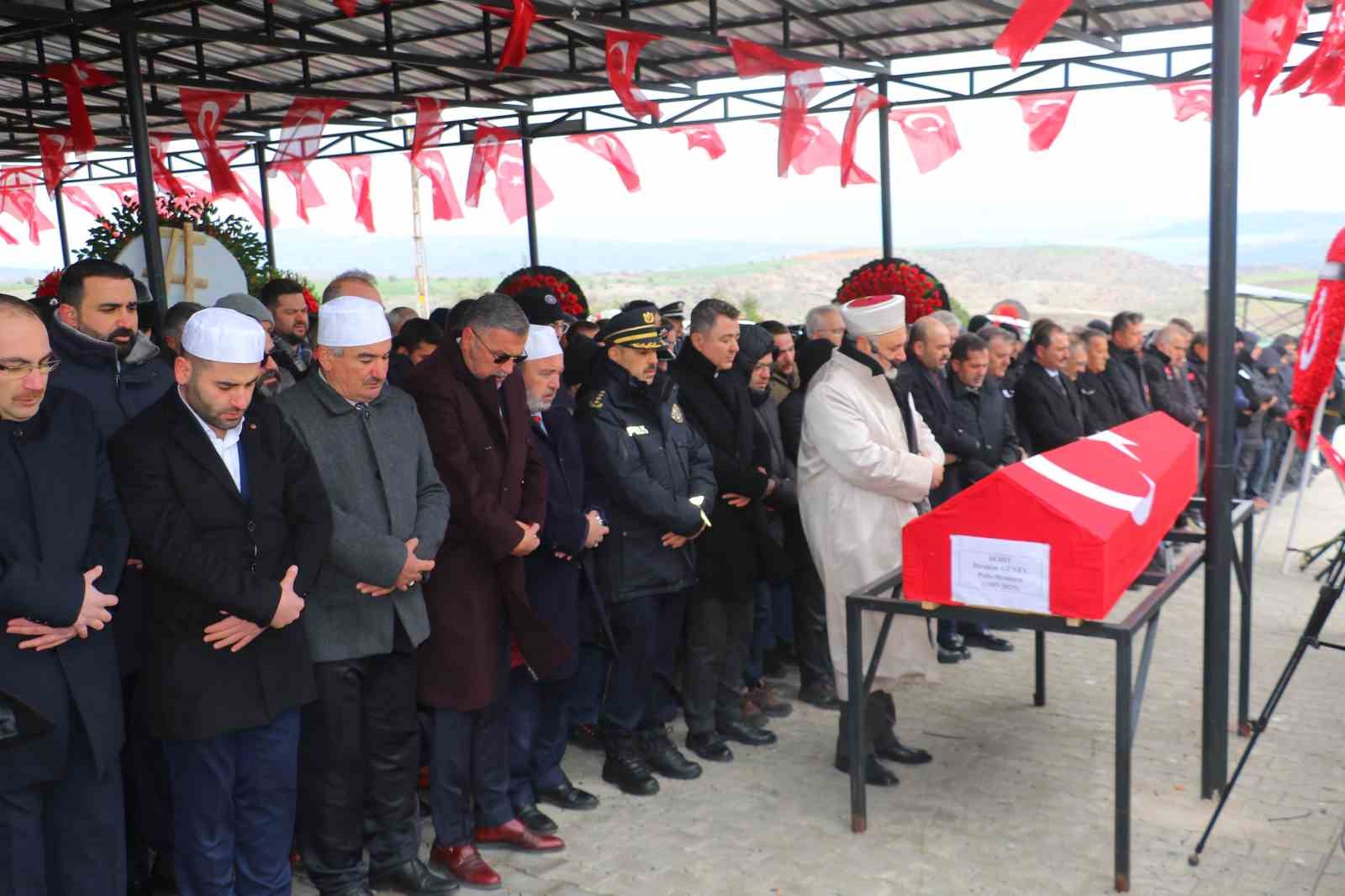Ankara’da trafik kazasında şehit olan polis son yolcuğuna uğurlandı