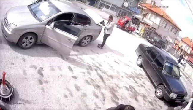 Kütahya’da el fireni çekilmeyi unutulan araç kazaya neden oldu