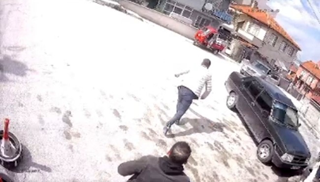 K&uuml;tahya&rsquo;da el fireni &ccedil;ekilmeyi unutulan ara&ccedil; kazaya neden oldu
