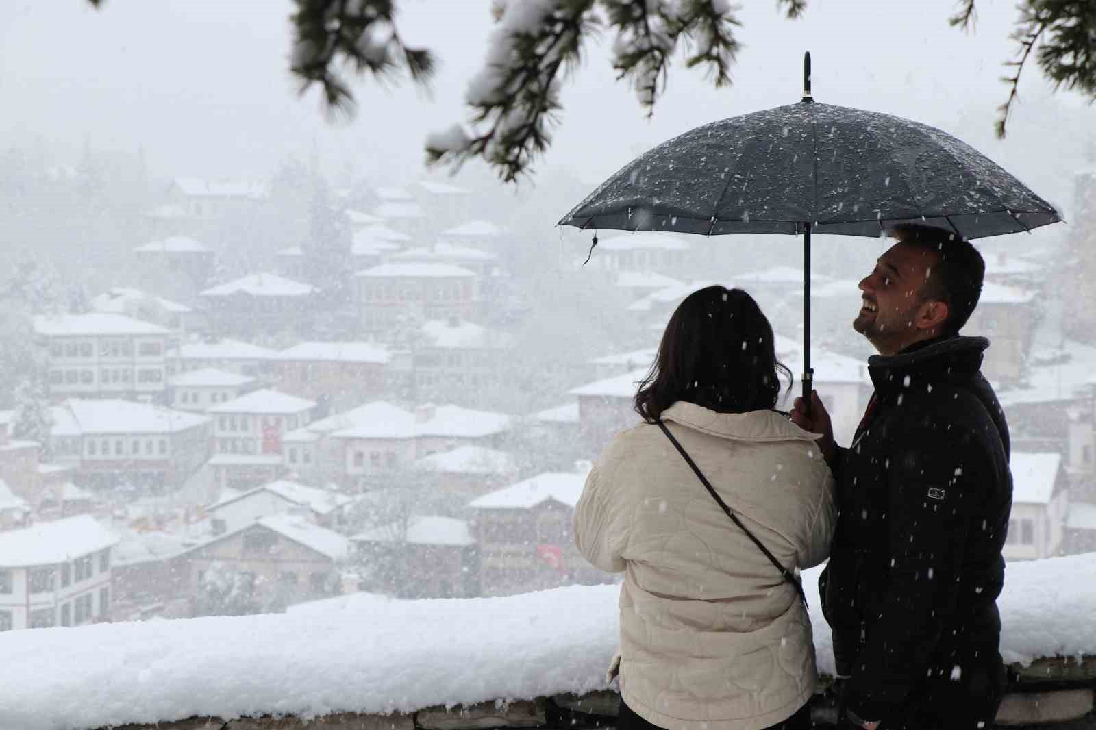 "Osmanlı’nın Parmak İzi" kar manzaraları ile mest etti