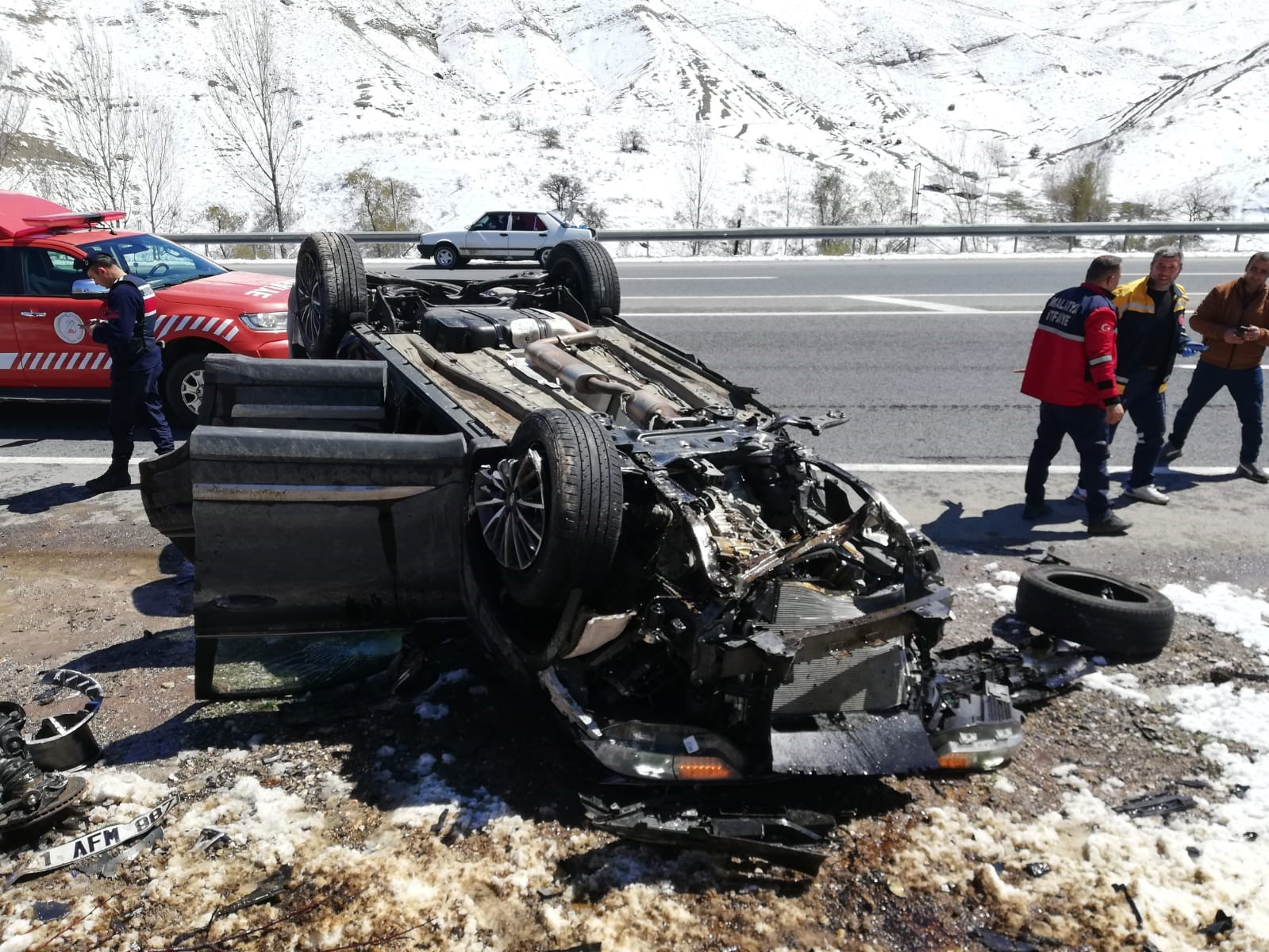 Kontrolden çıkan araç takla attı: 2 yaralı
