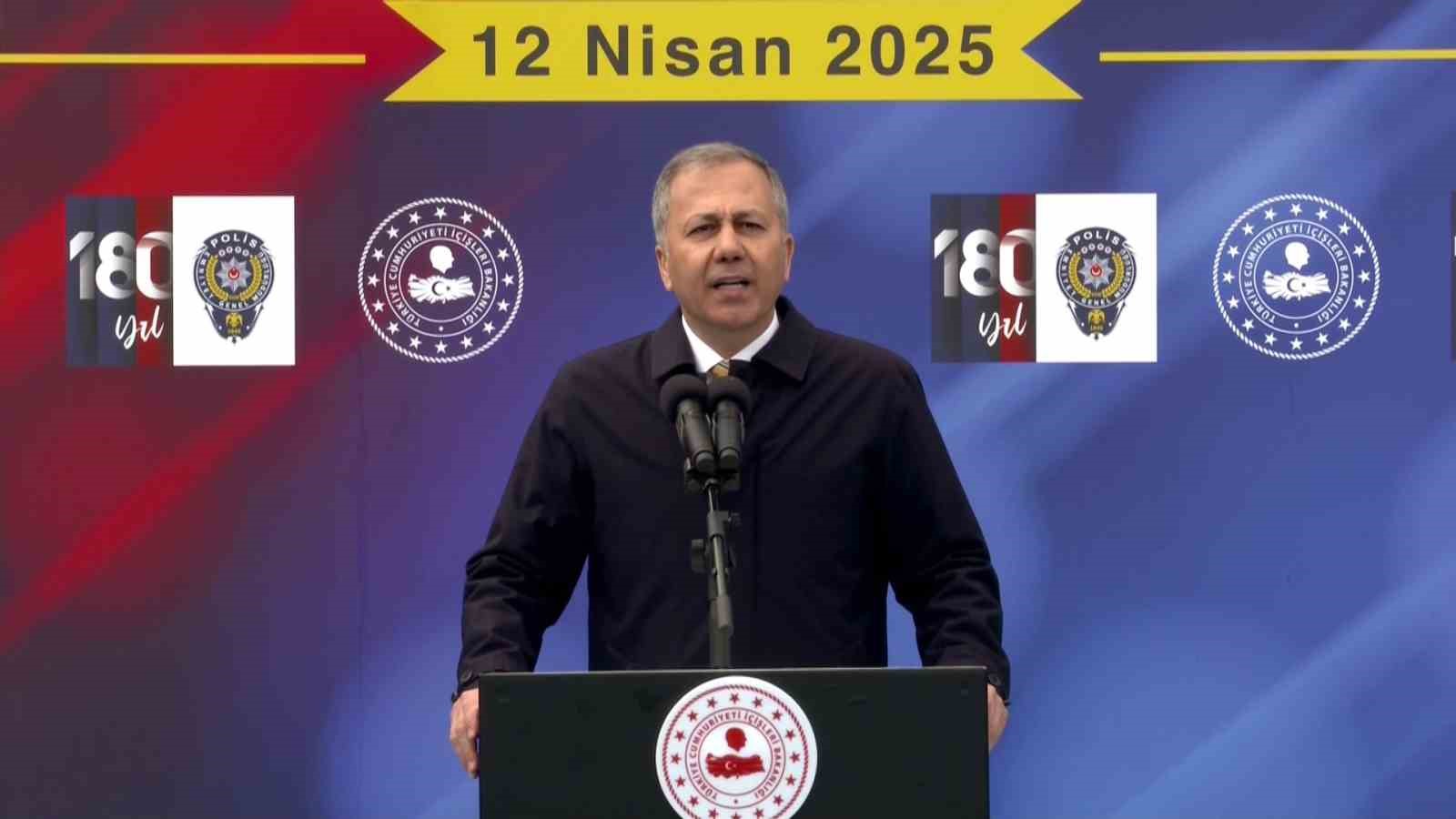 Bakan Yerlikaya çevik kuvvet polislerine hitap etti: "Polis arkadaşlarınızın yaralanmasına, tüm sinsi oyunlara rağmen hukuktan ayrılmadınız"