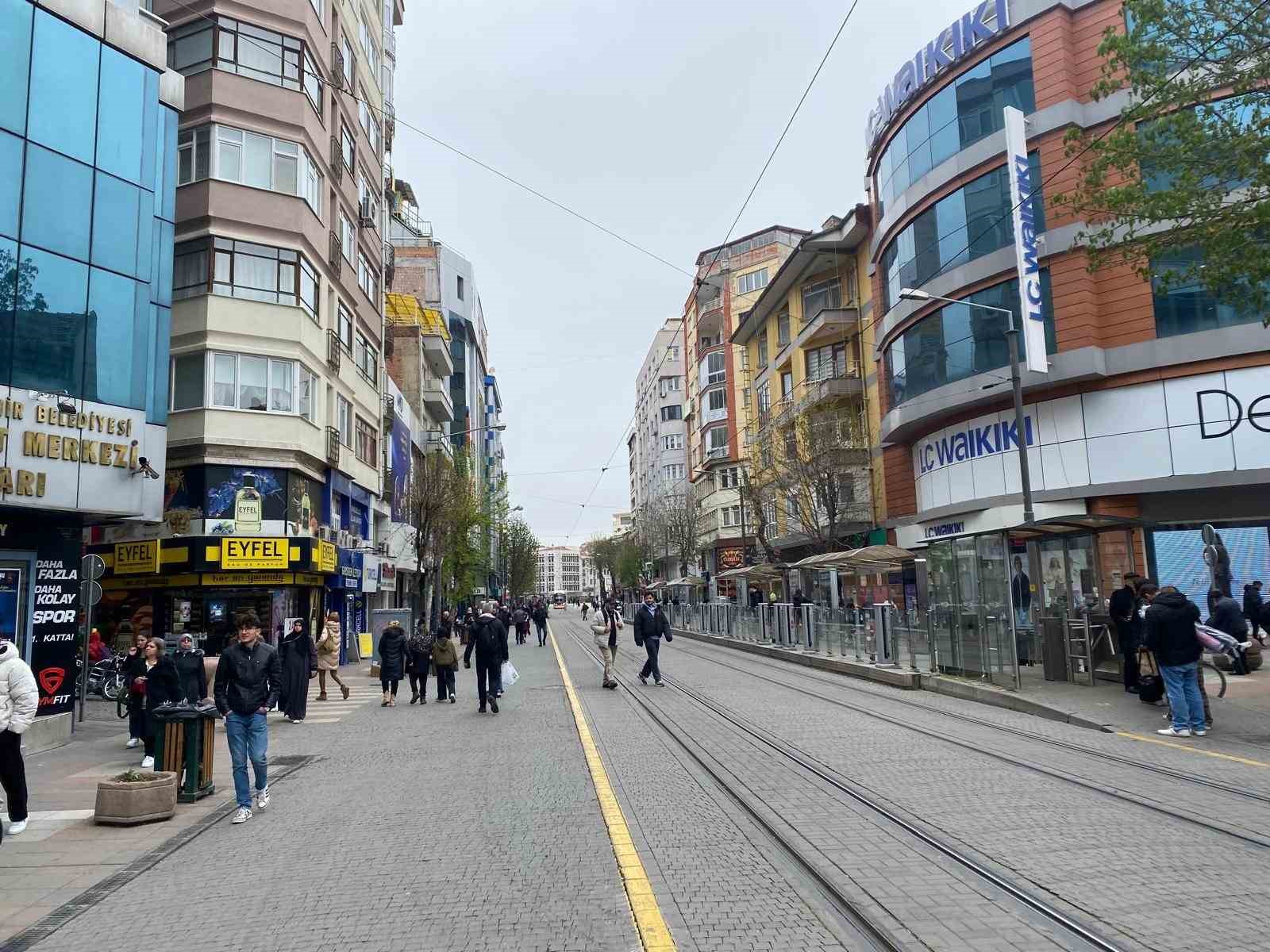 Eskişehir’de soğuk havanın etkisiyle kent merkezi sakinleşti