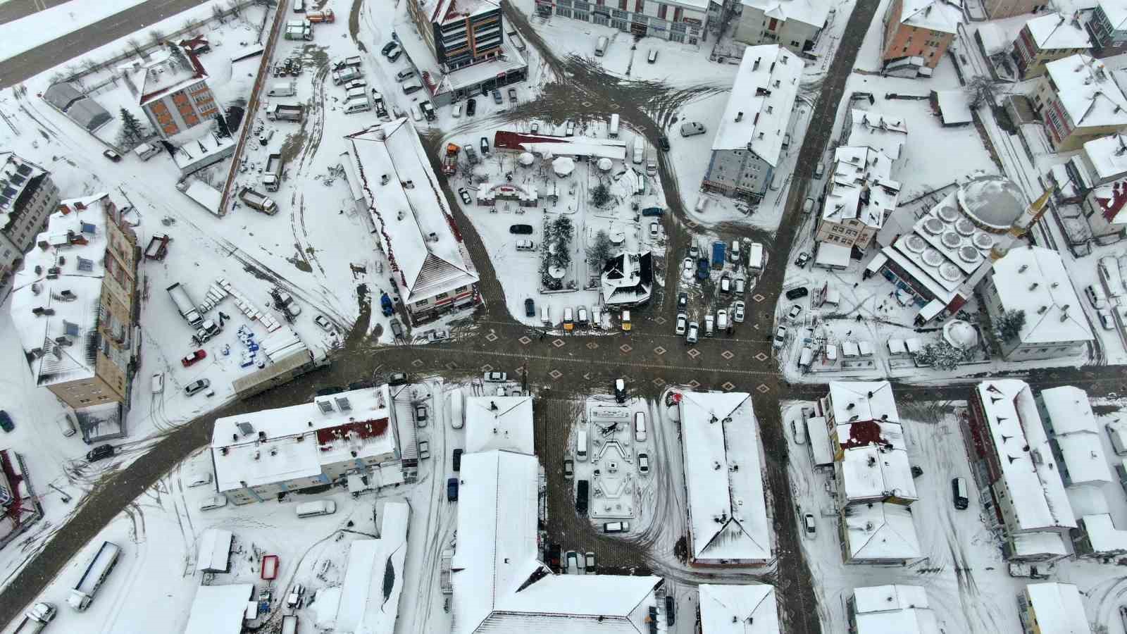 Kastamonu’da kar yağışı etkisini sürdürüyor: İlçe merkezleri beyaz örtüyle kaplandı