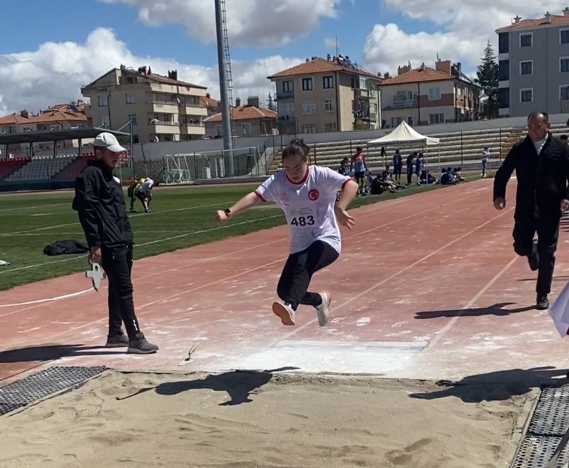 Uzun atlamada gümüş madalya Denizli’ye geldi