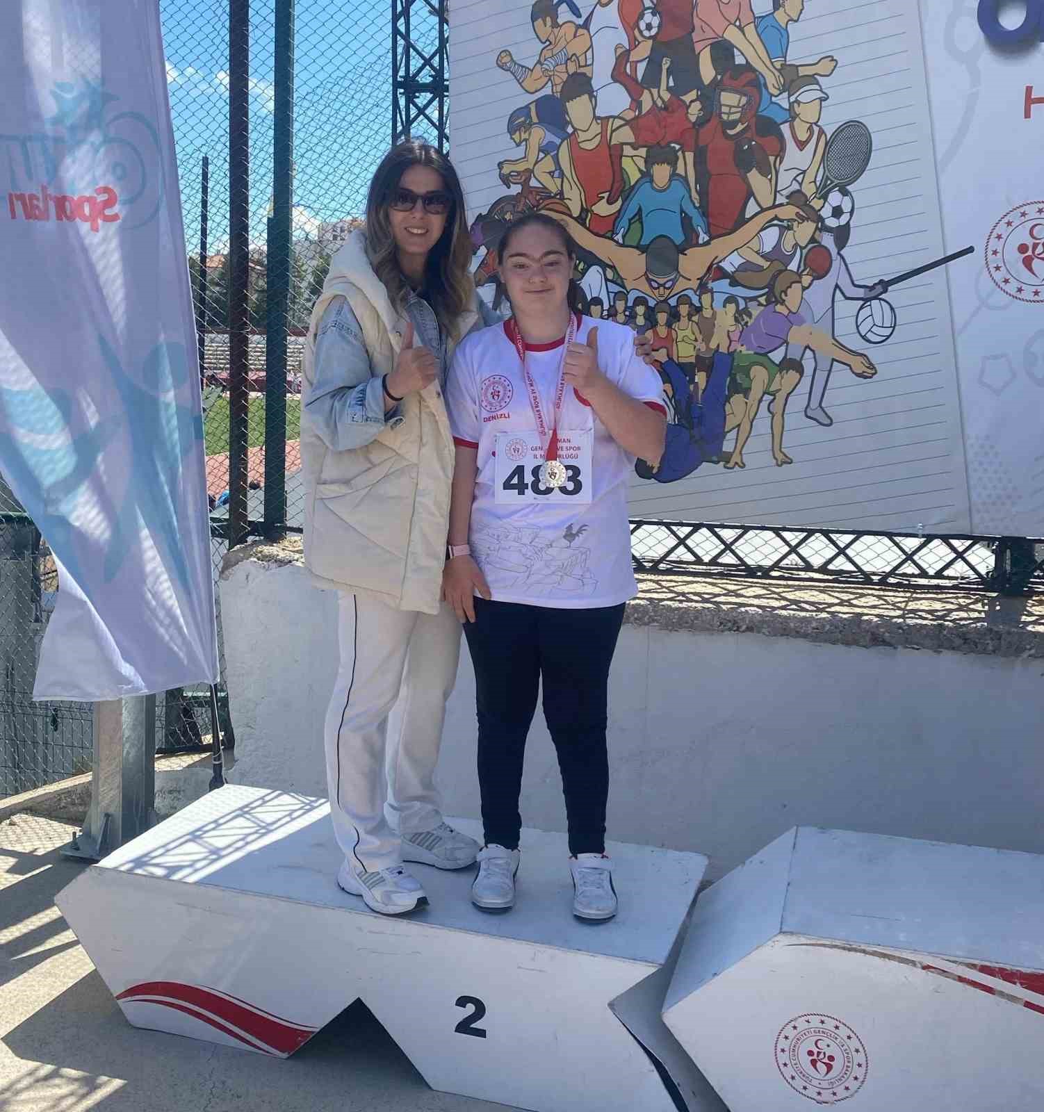 Uzun atlamada g&uuml;m&uuml;ş madalya Denizli&rsquo;ye geldi
