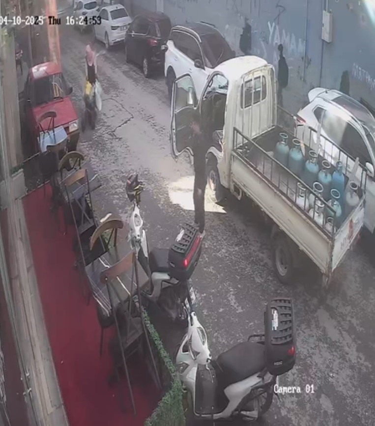 T&uuml;p y&uuml;kl&uuml; kamyoneti durdurarak faciayı &ouml;nleyen 13 yaşındaki Yusuf, o anları anlattı
