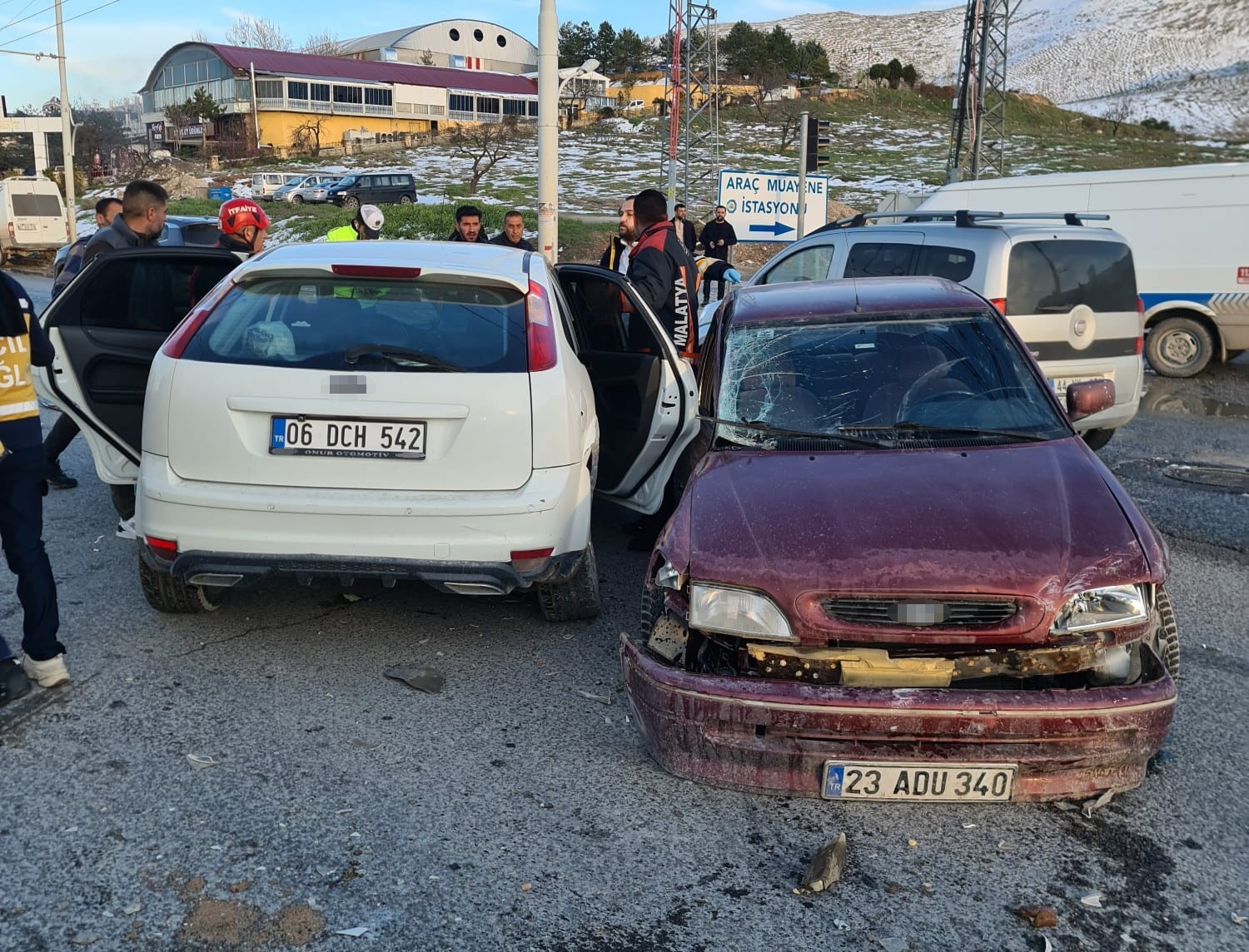 Malatya’da üç araçlı trafik kazası: 4 yaralı