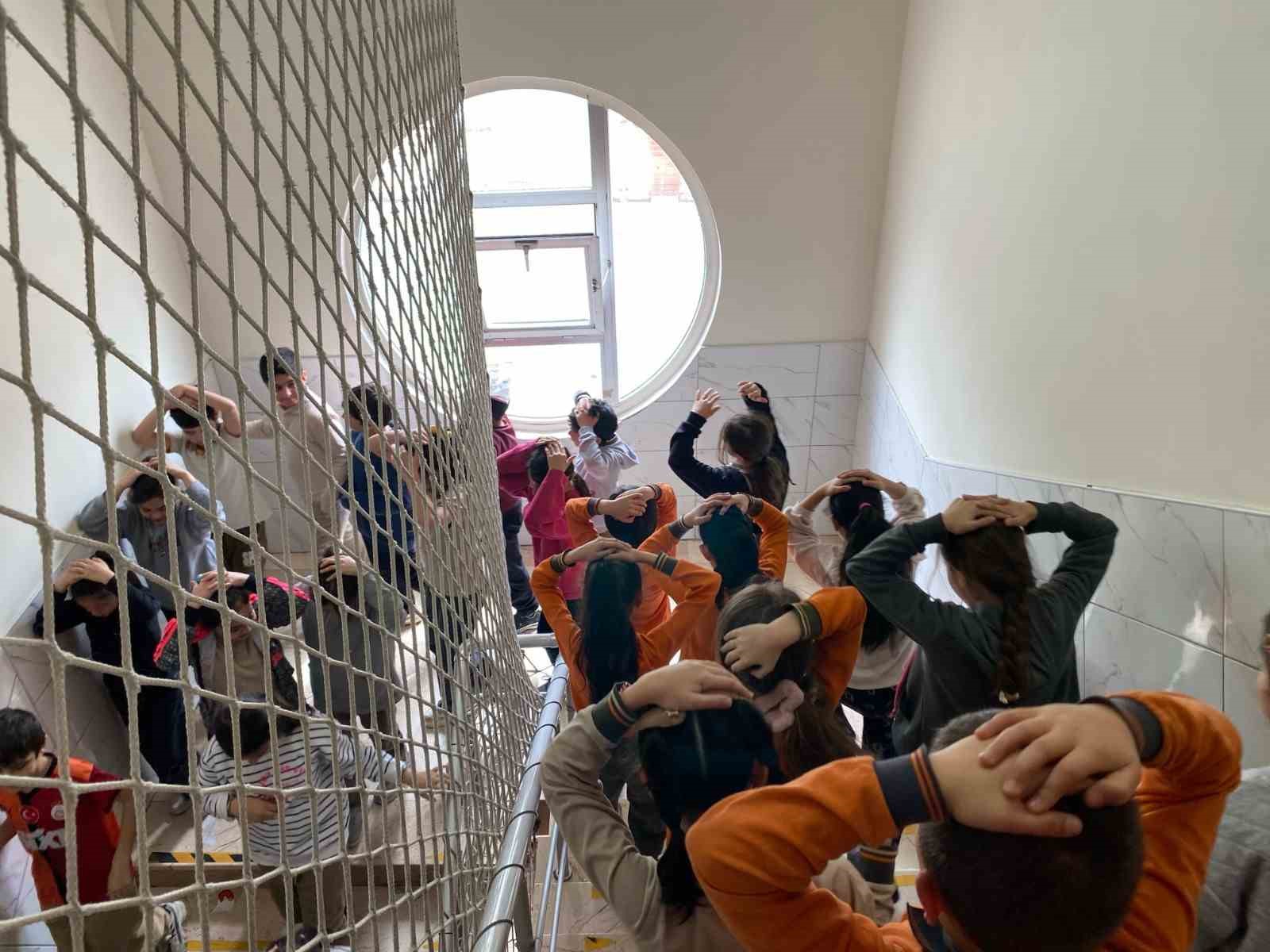 11 okulda afet farkındalık eğitimi