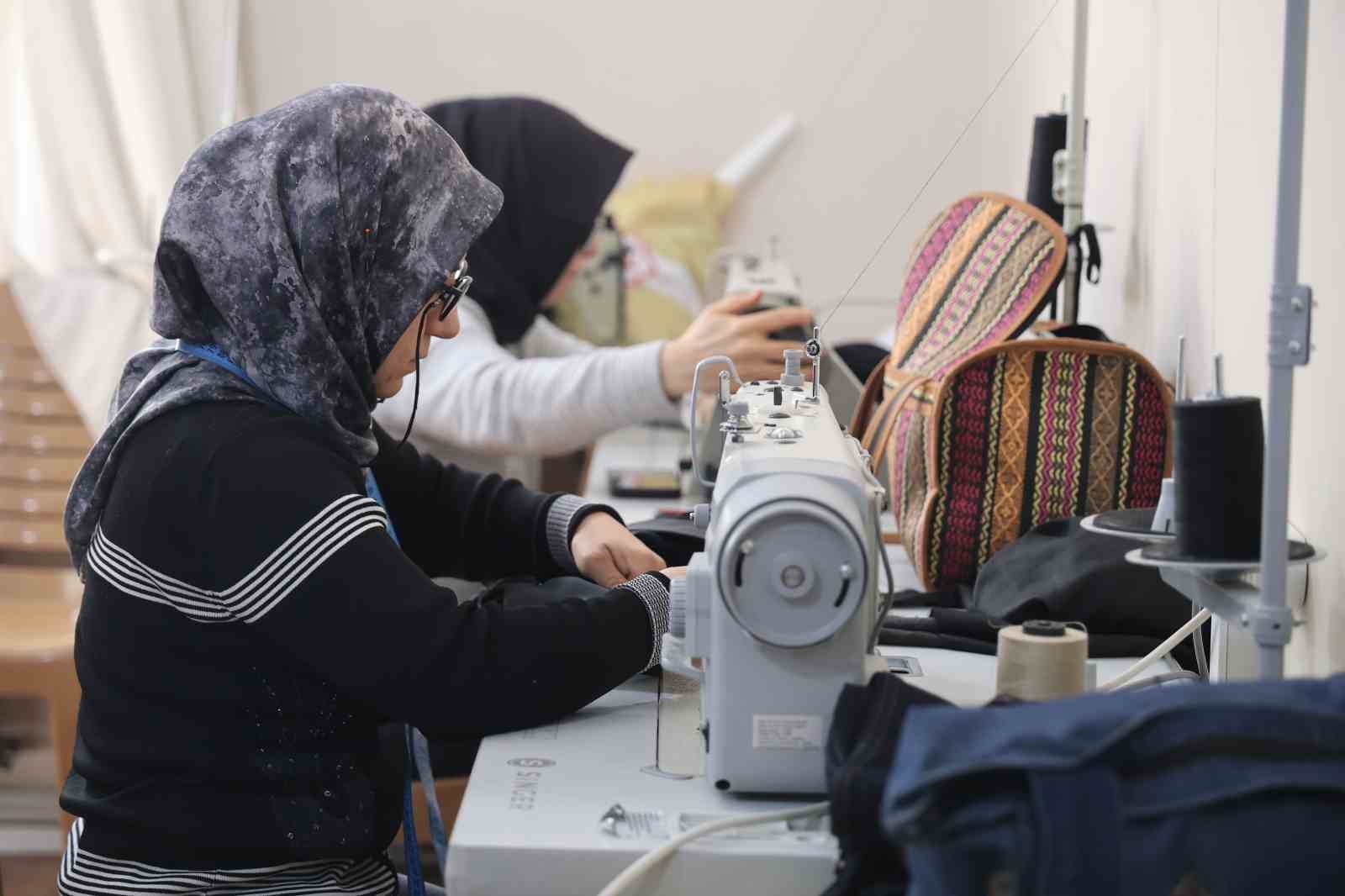 Elazığ’da kadınlar hayallerinin peşinde ter döküyor