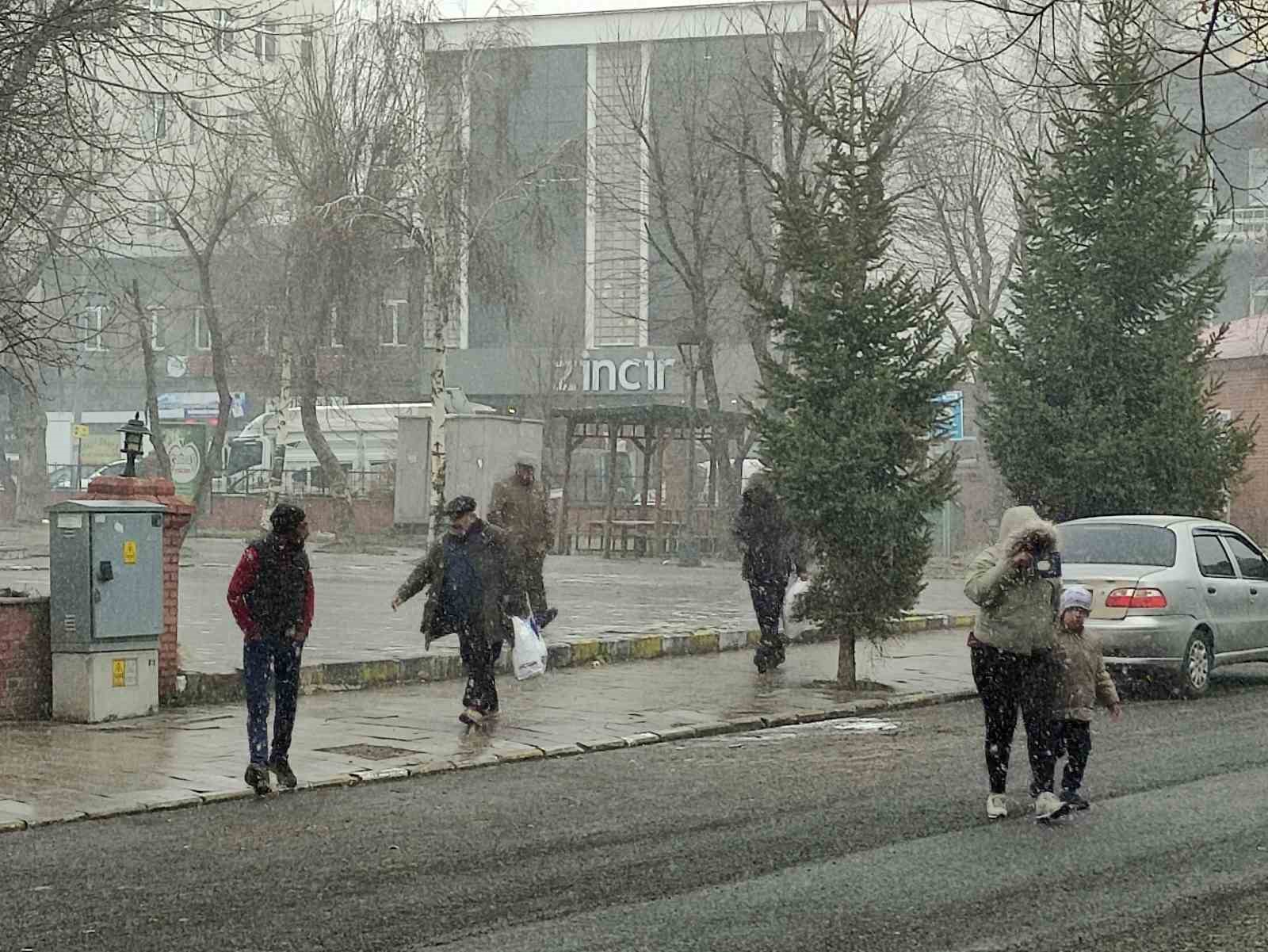 Ardahan’da kar yağışı etkili oldu