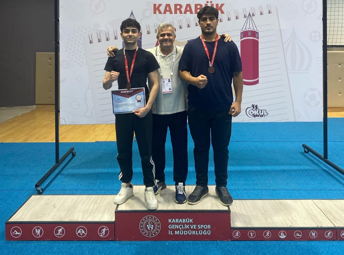 Şırnaklı 2 sporcu boks şampiyonasında Türkiye 3.’sü oldu