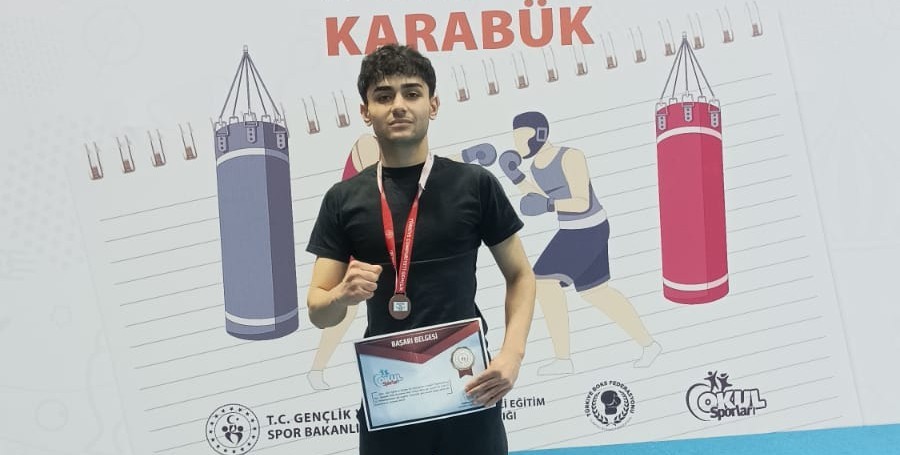 Şırnaklı 2 sporcu boks şampiyonasında T&uuml;rkiye 3.&rsquo;s&uuml; oldu
