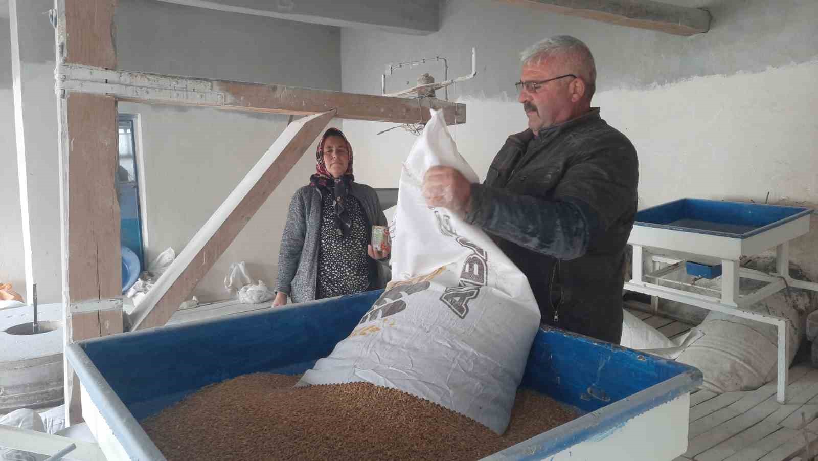 Su değirmenciliğini yaşatmaya çalışıyor