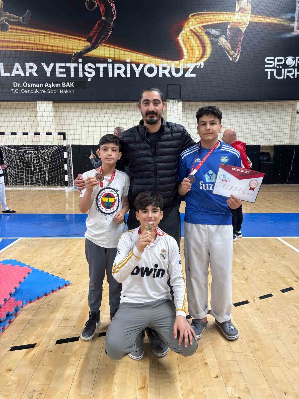 Bitlisli sporcular Mardin&rsquo;de dereceye girdi