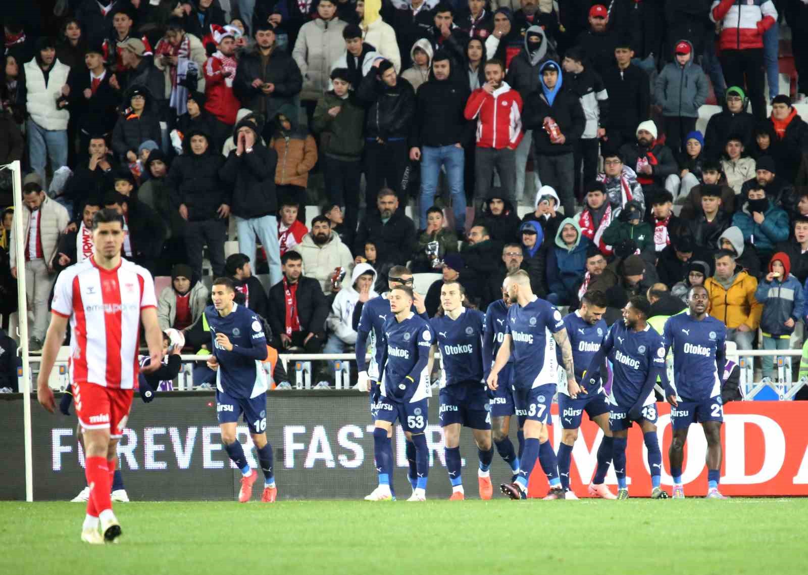 Fenerbahçe, galibiyet serisine Sivas’ta devam etti
