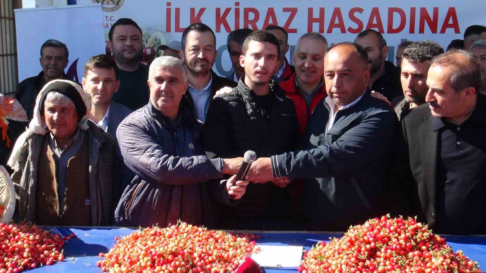 İlk kirazın kilosu 3 bin 500 TL&rsquo;den satıldı
