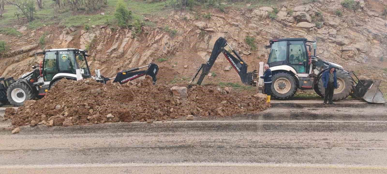 Van merkezli depremde Şırnak&rsquo;ta i&ccedil;me suyu hattı zarar g&ouml;rd&uuml;
