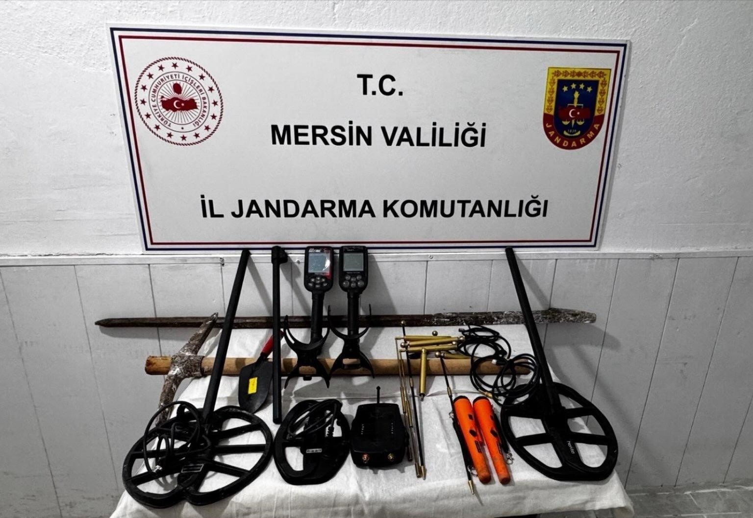 Mersin’de kaçak kazı yapan 4 şüpheli yakalandı