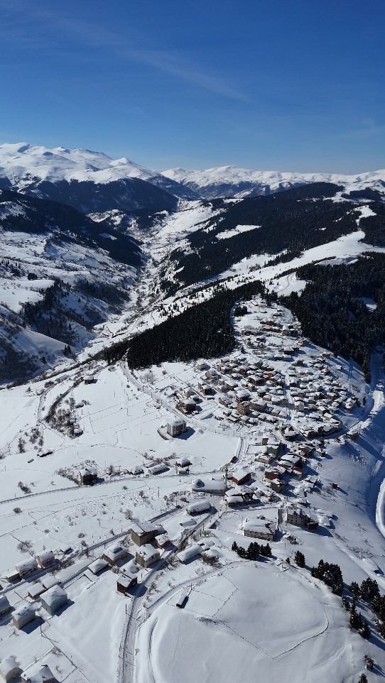 Giresun yaylaları nisan ayında beyaza b&uuml;r&uuml;nd&uuml;
