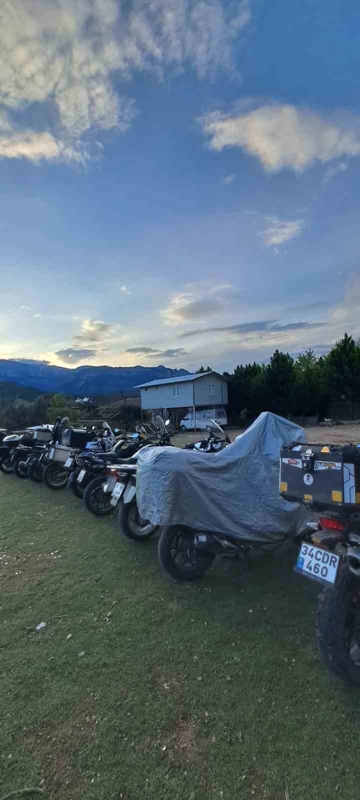 Zorlu yolculuk sonrası motosikleti grup Manavgat&rsquo;a ulaştı
