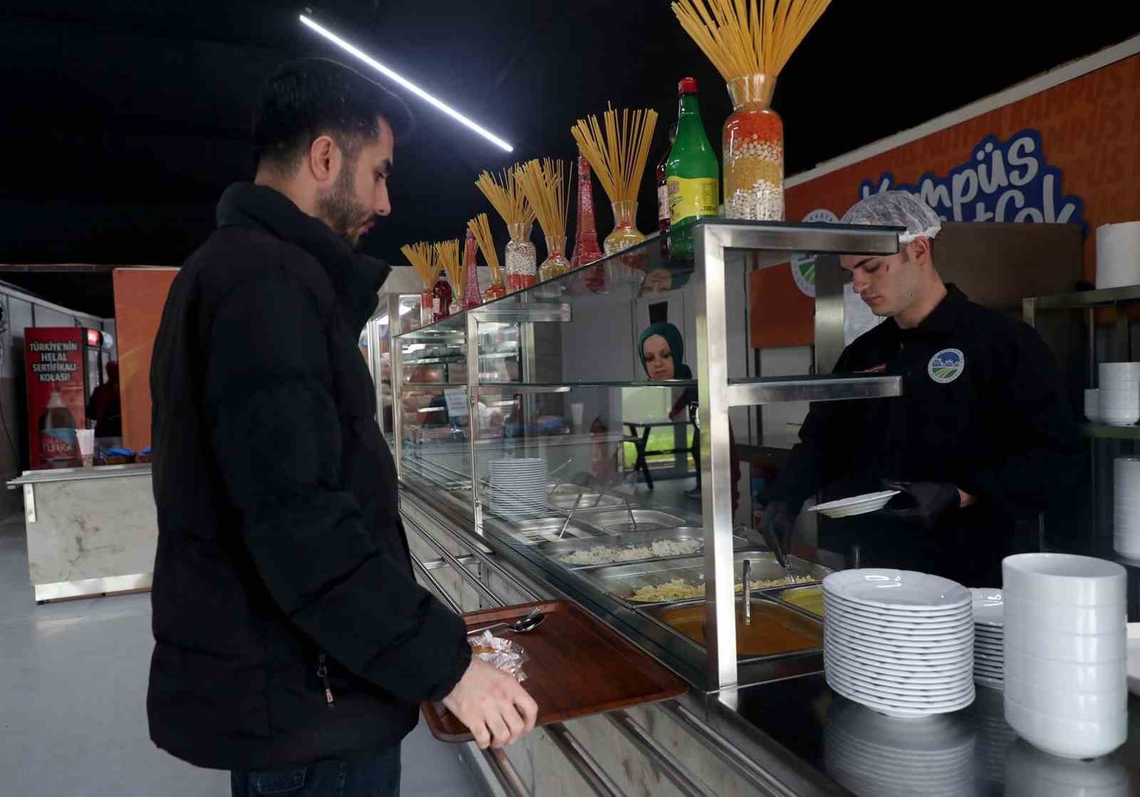 Kampüs Mutfak ilk haftadan gençlerin ilgi odağı oldu